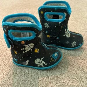 Baby Bogs Space Size 4, water resistant and rated to 14F